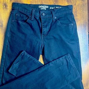 Denizen by Levi’s, skinny fit, SZ 30/32 , black jeans.